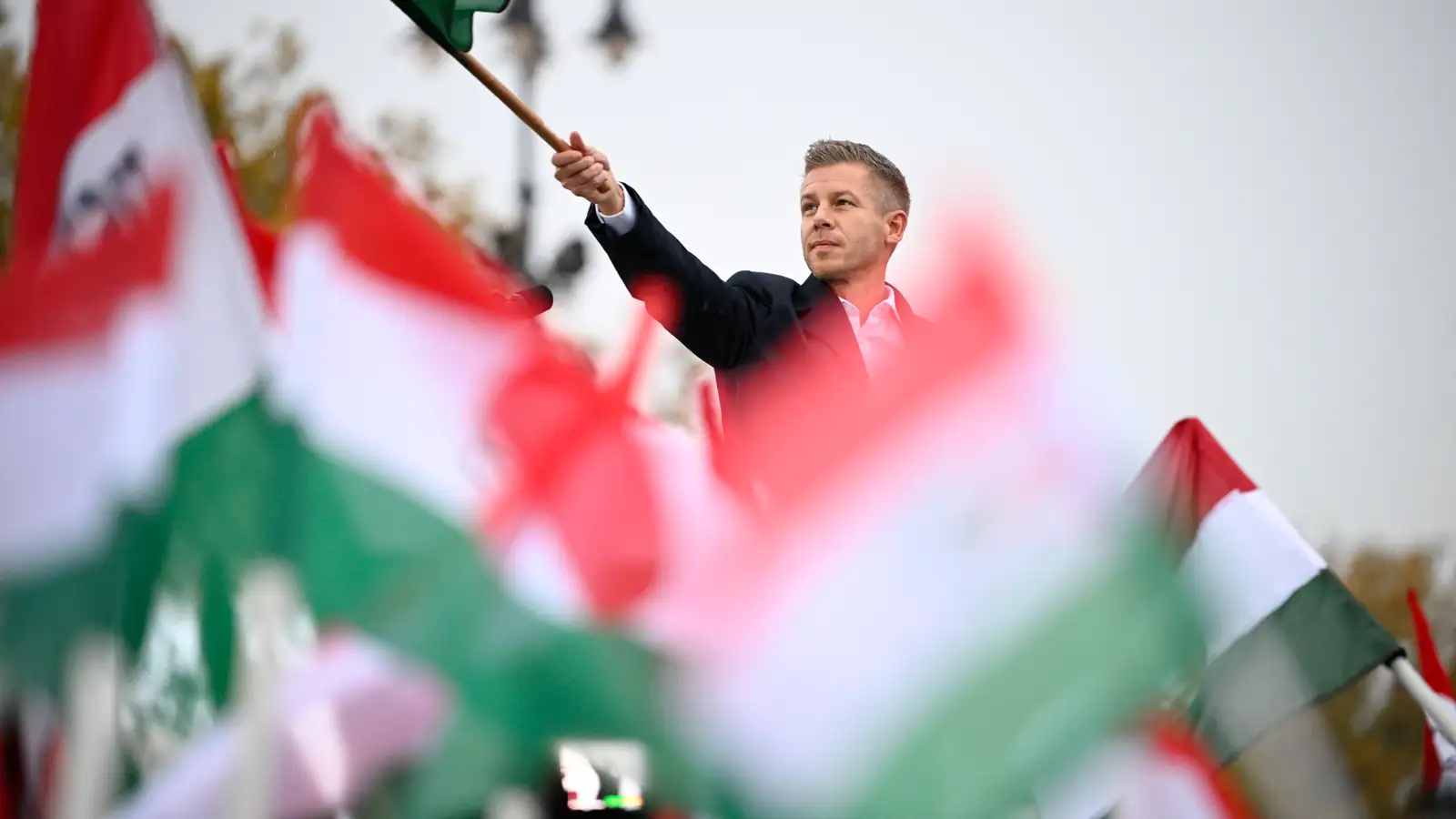 Stjórnarandstaðan líkleg til sigurs á sunnudaginn