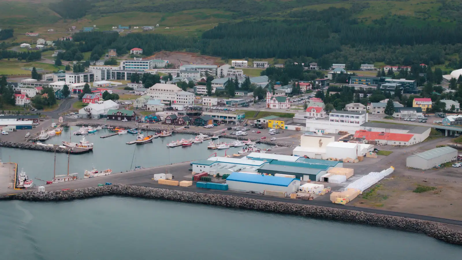 Fjölskyldufaðir meiddist á leikskólalóð á Húsavík