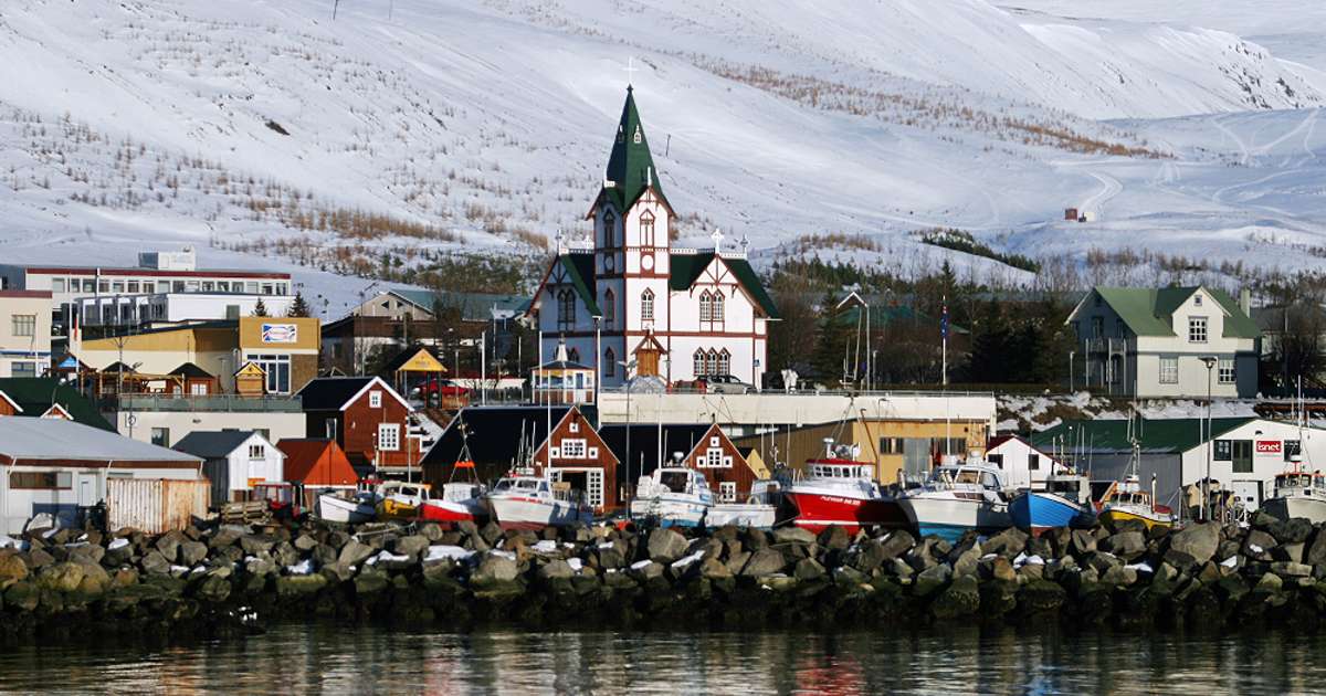 Large fire in Húsavík - RÚV.is