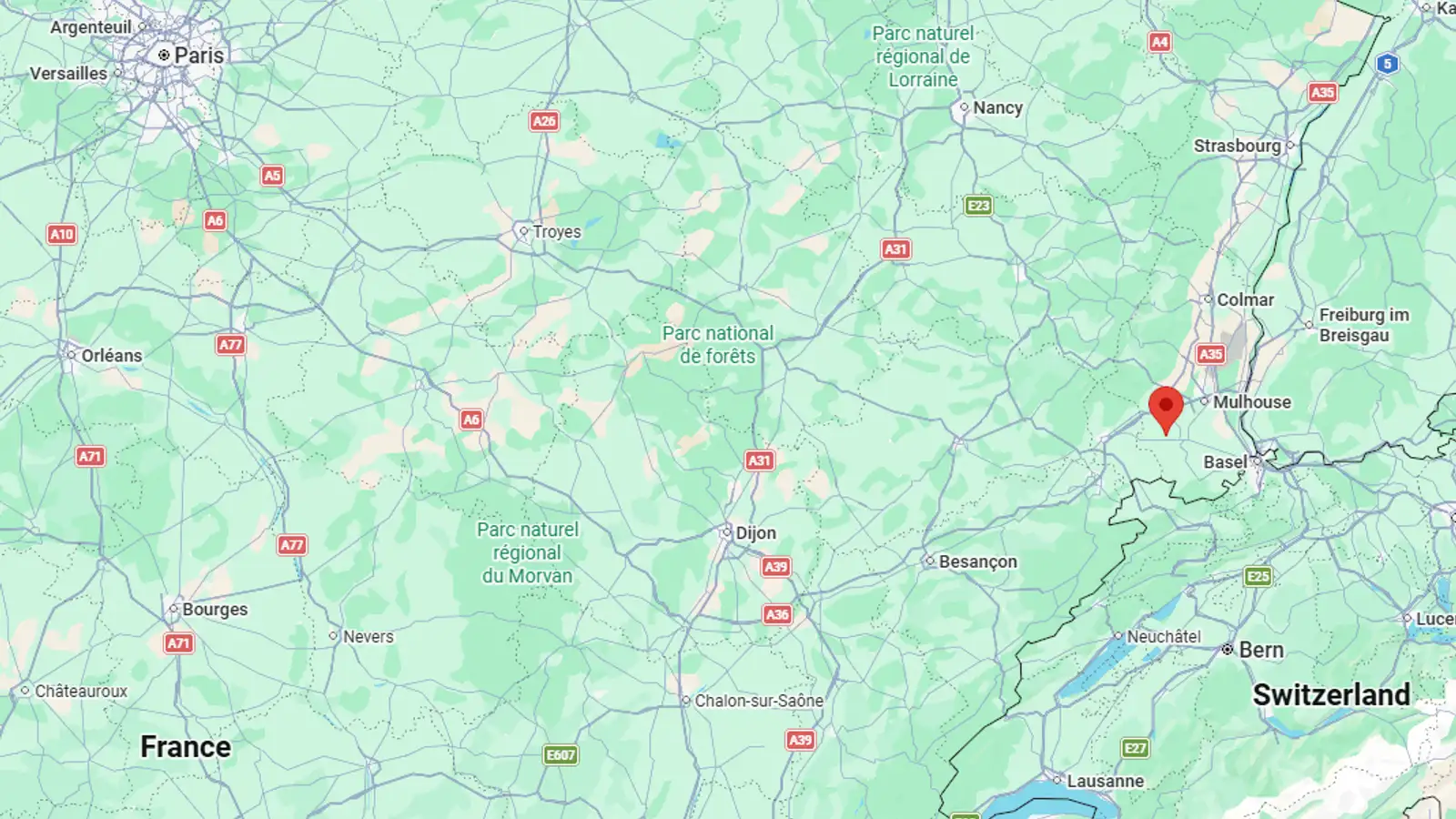 Níu ára drengur fannst nakinn og vannærður í sendiferðabíl