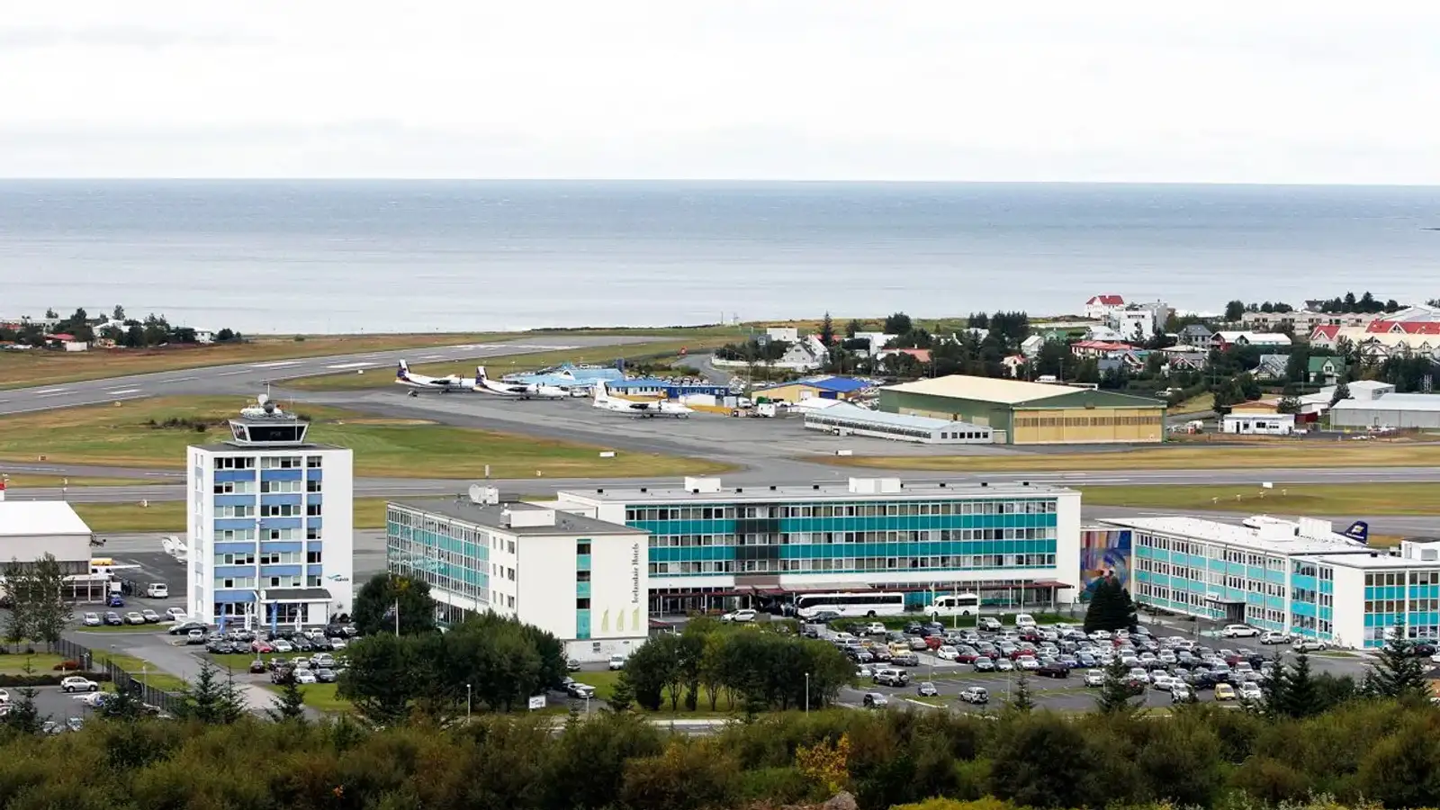 300 sagt upp á tveimur hótelum