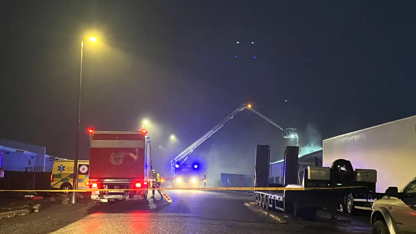 Slökkvistarfi lokið á Ásbrú og lögregla rannsakar upptök eldsins