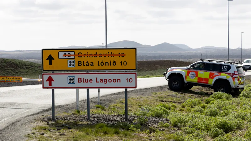 Lokunarpóstur við Grindavíkurafleggjara. Kvikuhlaup 29. maí.
