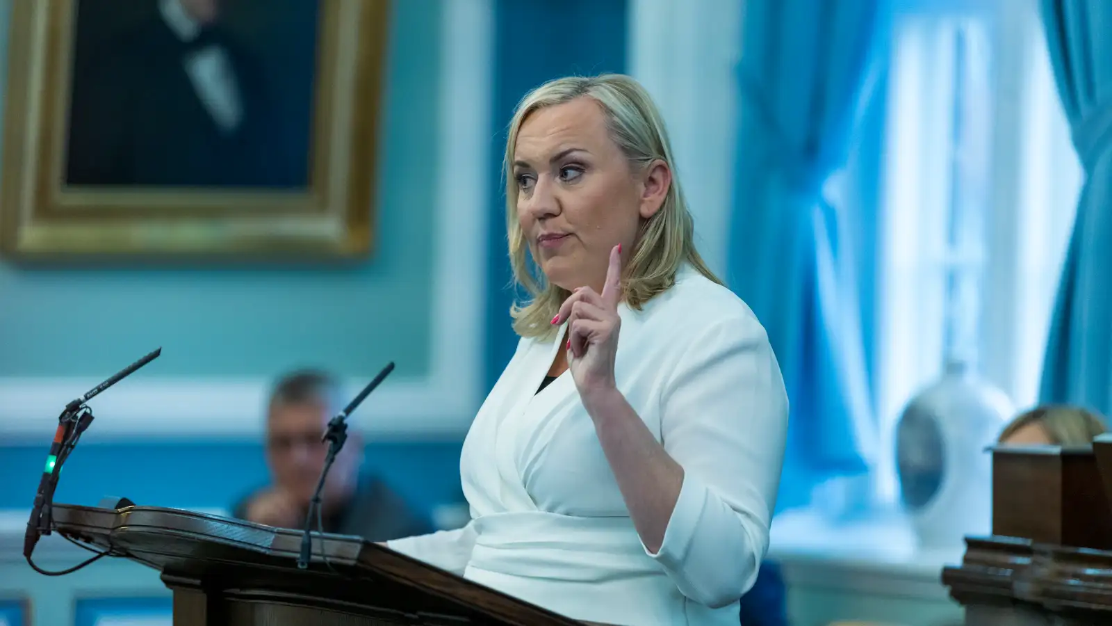 Vonar að sem fæstir verði vistaðir í brottvísunarbúðum og svarar yfirhalningu háskólaprófessors