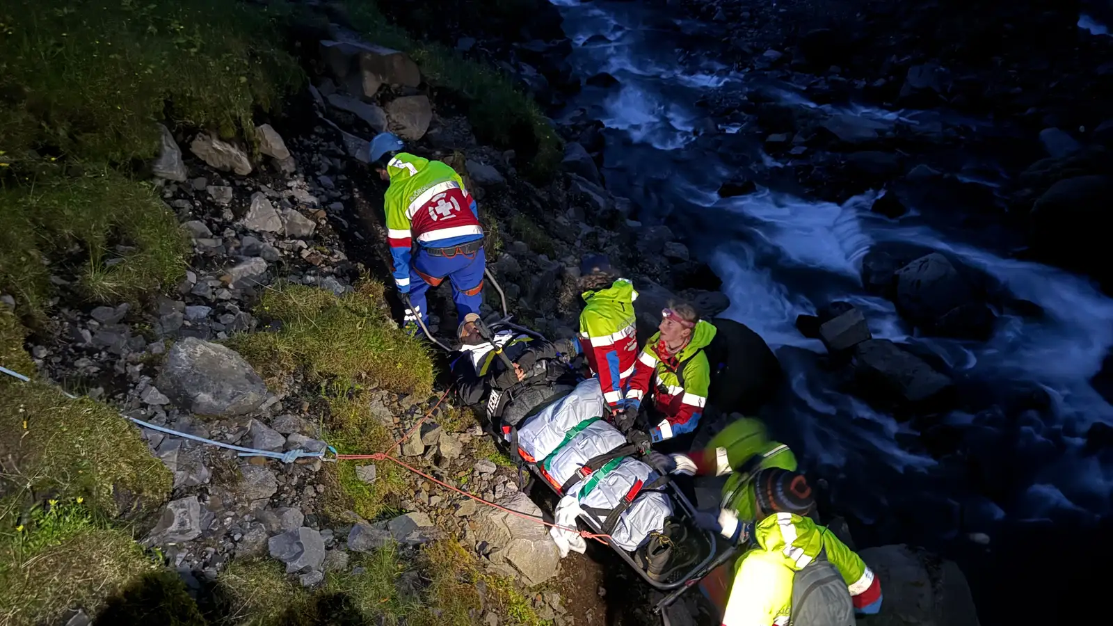 Ekkert símasamband þar sem maðurinn slasaðist – Annar hópur gekk fram á hann