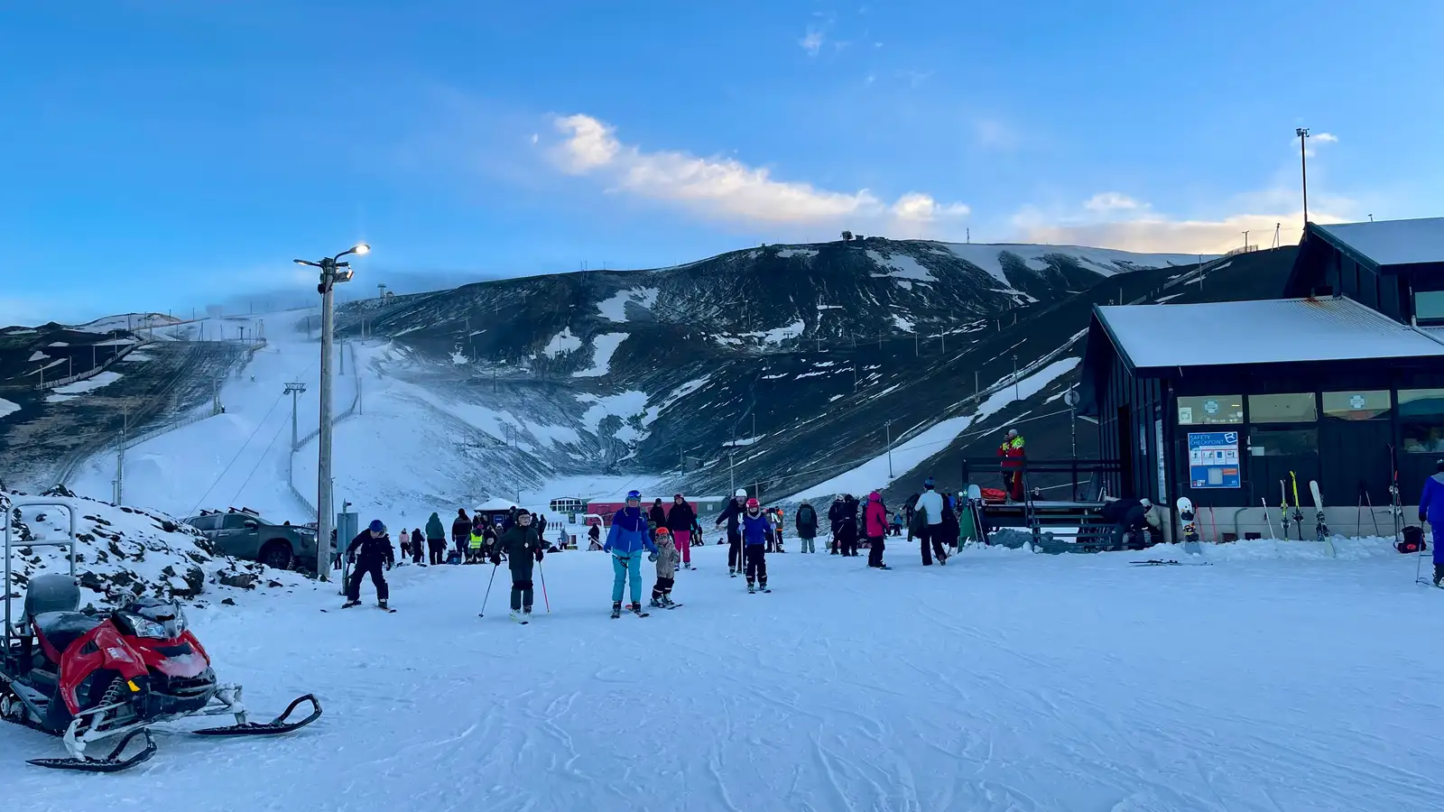 Opna Bláfjöll í hádeginu