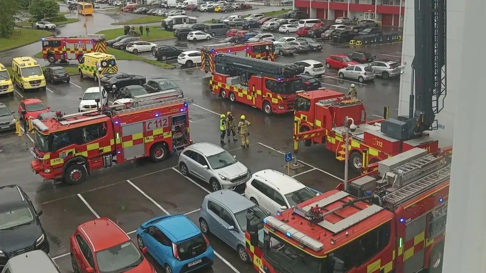 Reykur í stigagangi í Asparfelli