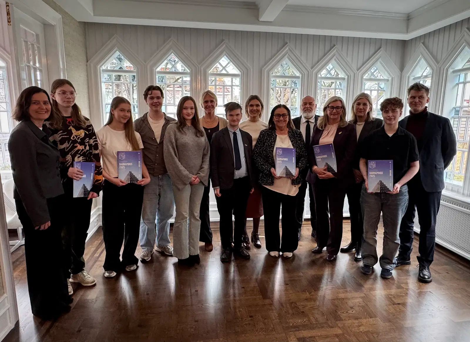 Barnaþingmenn, umboðsmaður barna og ráðherrar í Ráðherrabústað 2026.