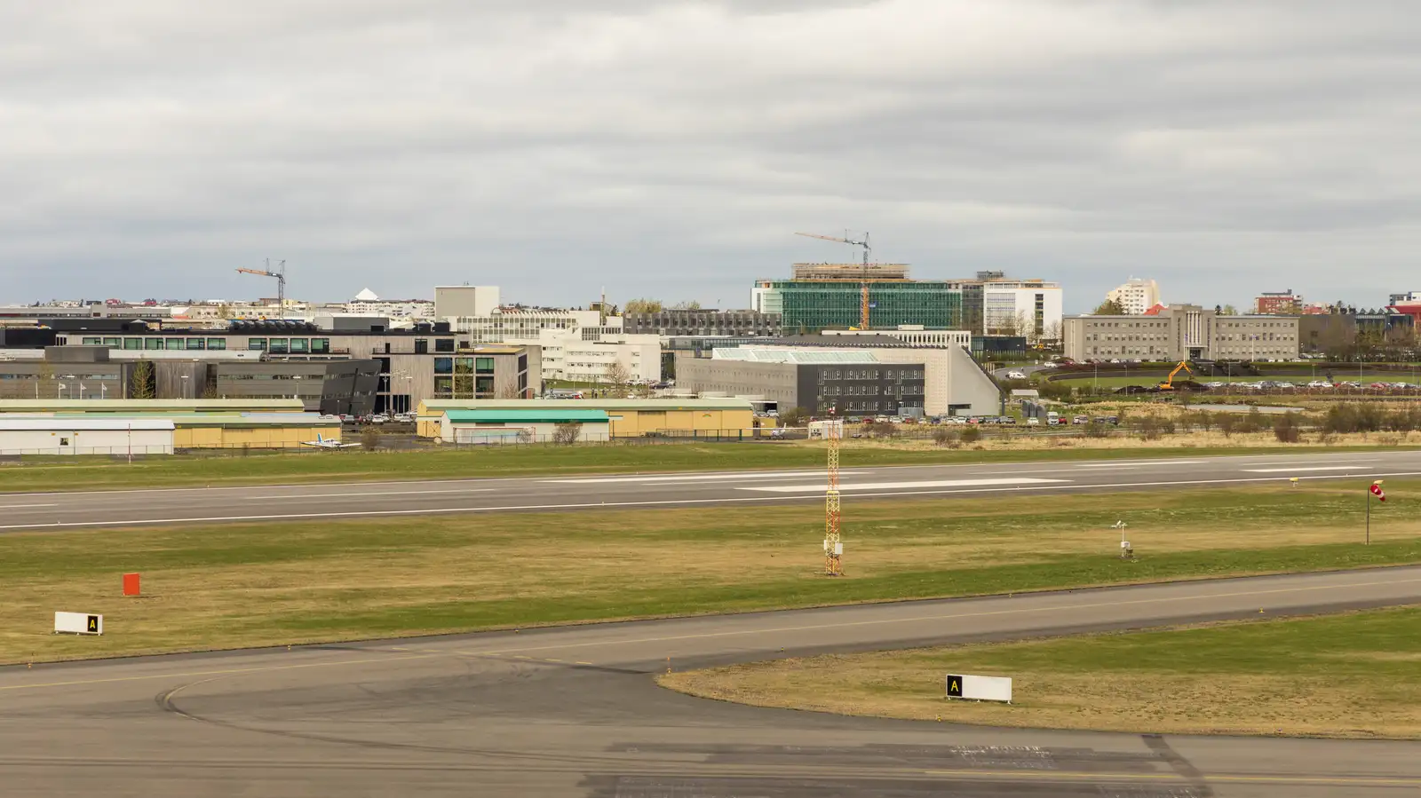 Yfirlitsmynd af Reykjavíkurflugvelli, 11. maí 2023