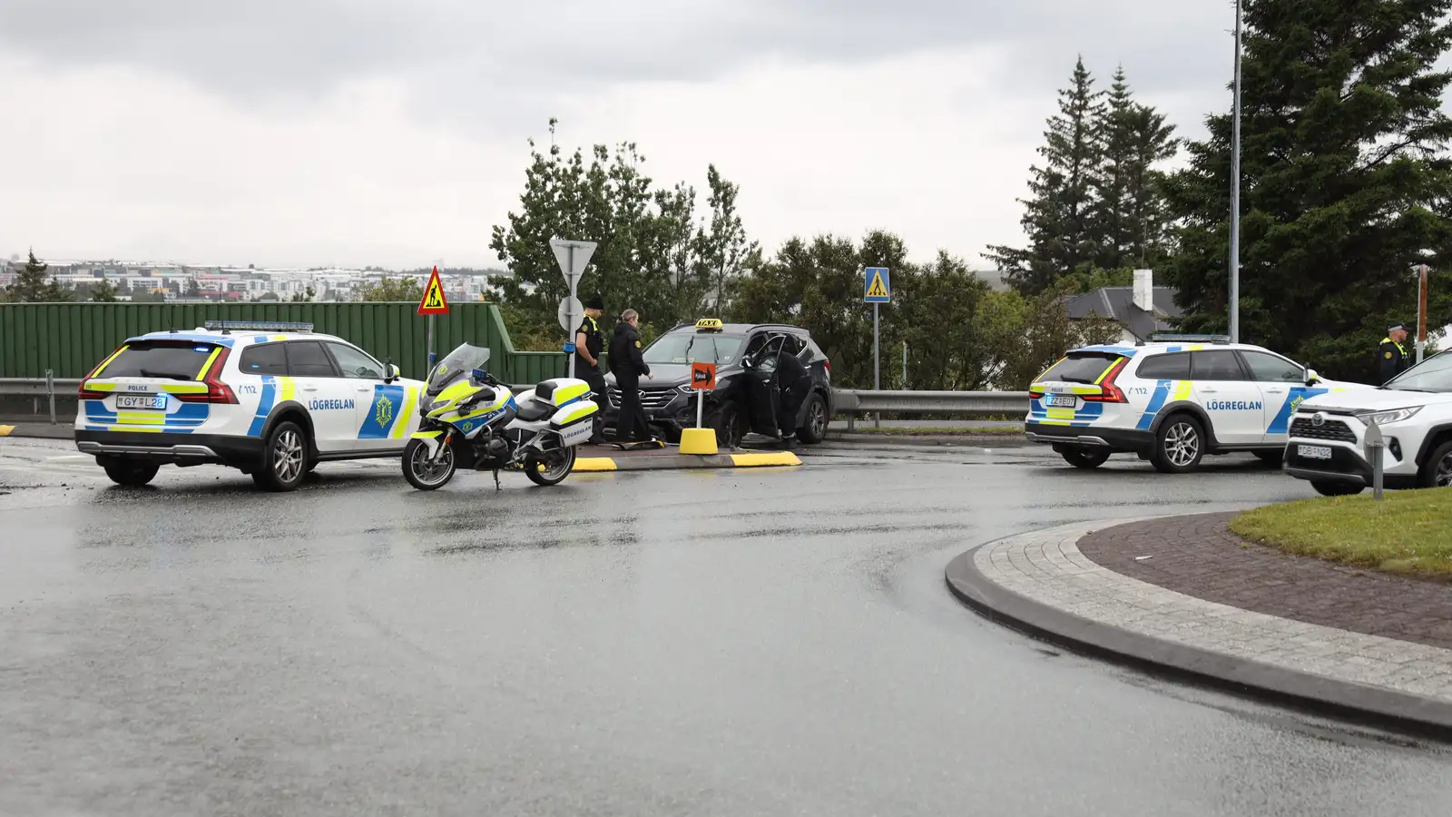 Einn fluttur með sjúkrabíl eftir árekstur í Kópavogi