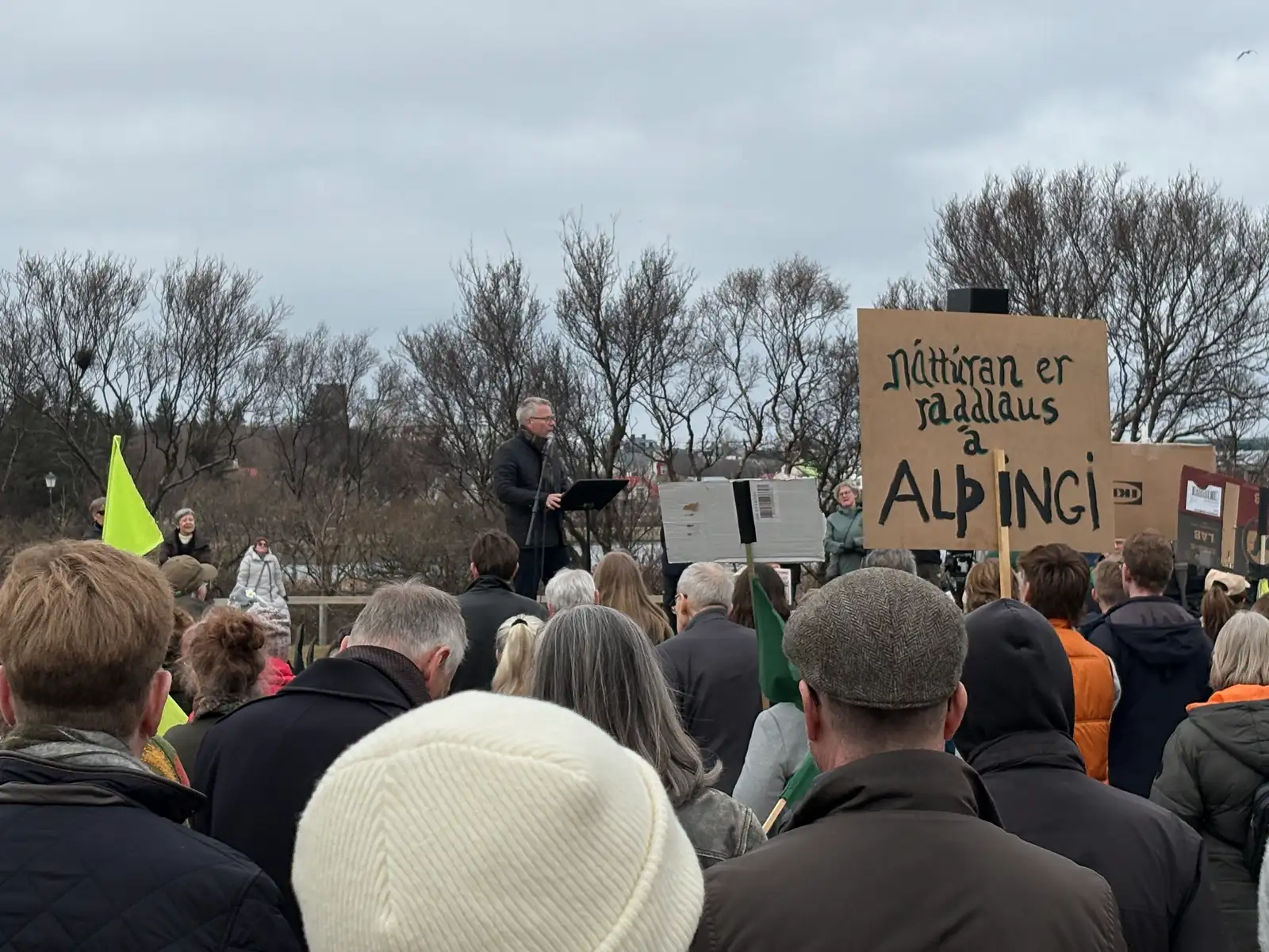 Guðmundur Þórður Guðmundsson fyrrum landsliðsþjálfari í handbolta flytur ræðu eftir að hafa tekið þátt í Grænu göngunni 23.04.2026. Hann hefur áhyggjur af íslenskri náttúru.