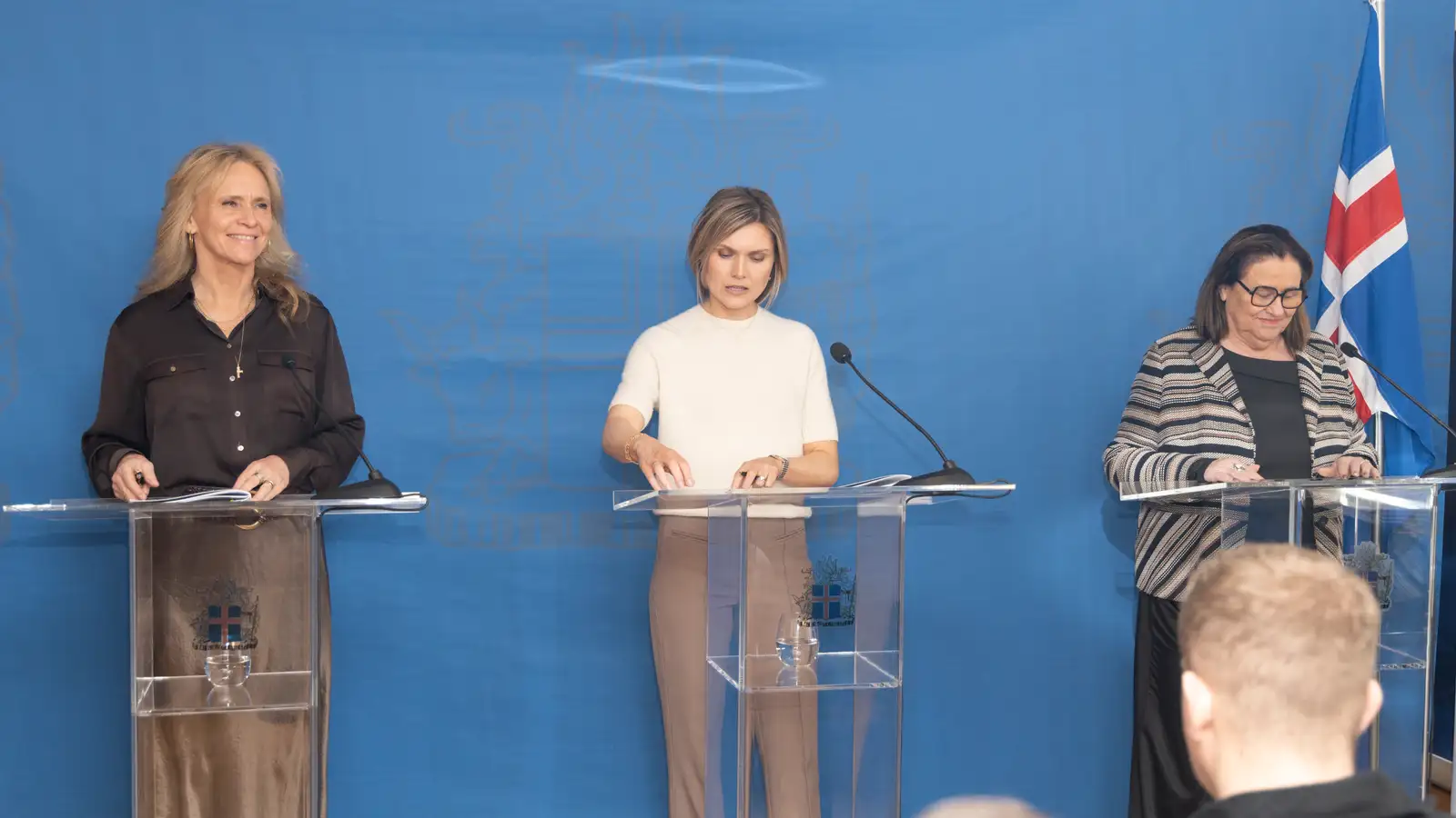 Lækka skatta á bensín tímabundið