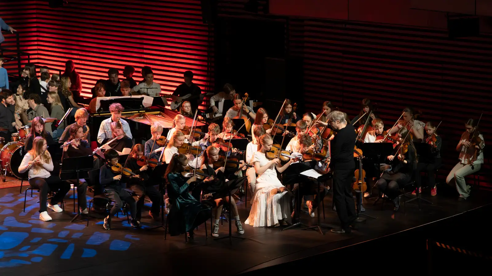 Söngvavor Barnamenningarhátíðar í Eldborgar sal Hörpu 21. apríl 2026. Þar sem 5 til 6 ára leikskólakrakkar koma saman og syngja.