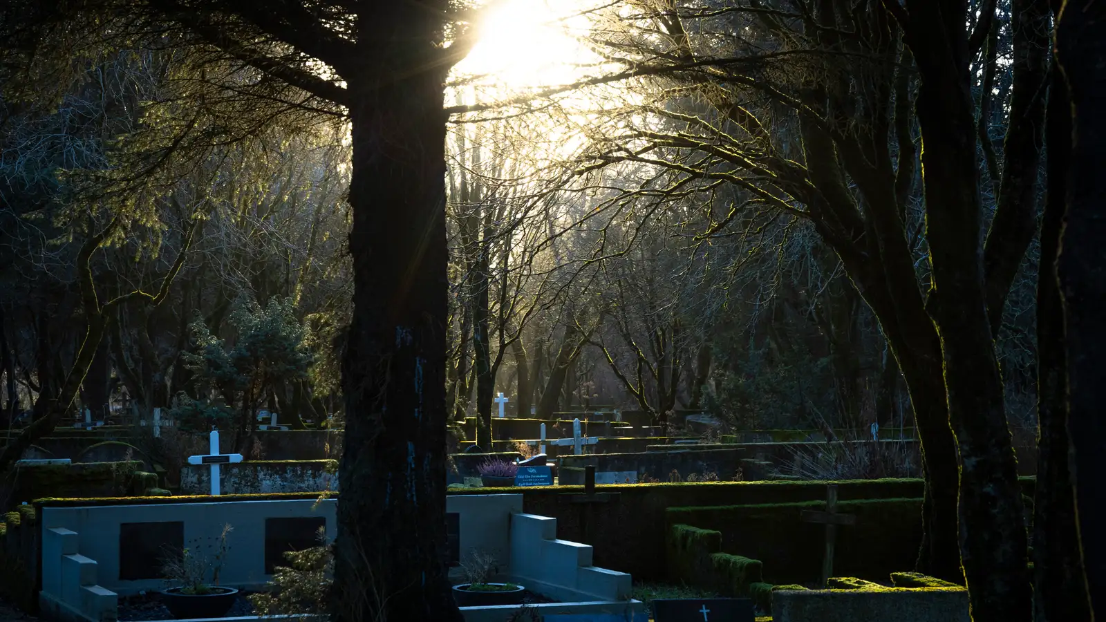 Ekki skýrt í lögum hver ber ábyrgð á líki ef engir vandamenn eru til staðar