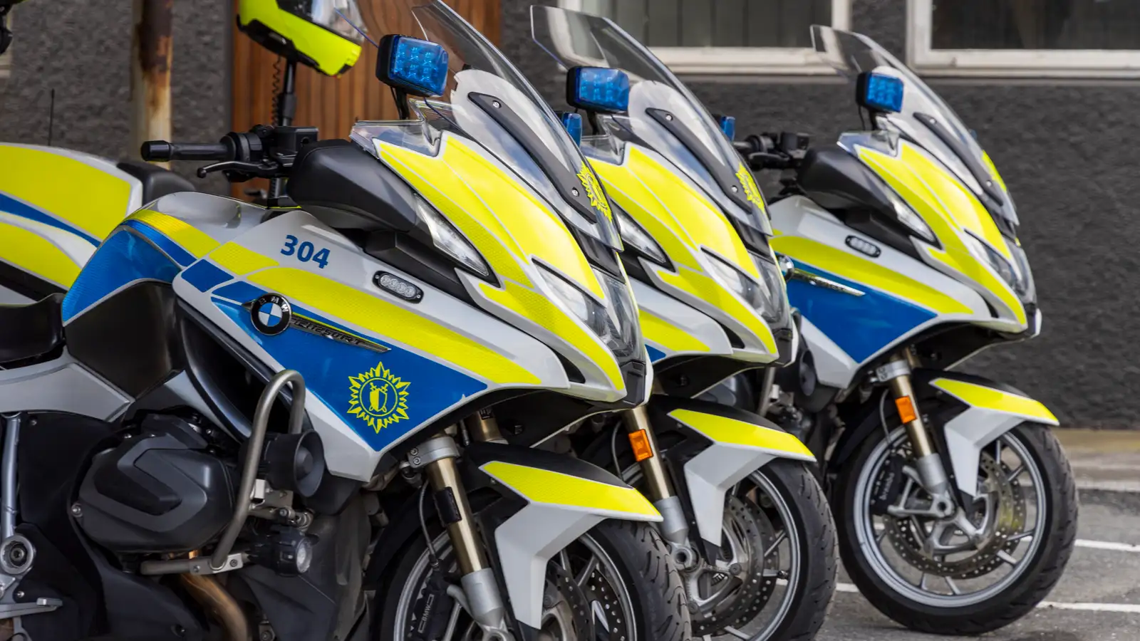 Knife pulled during a fight at a bar in Reykjavík