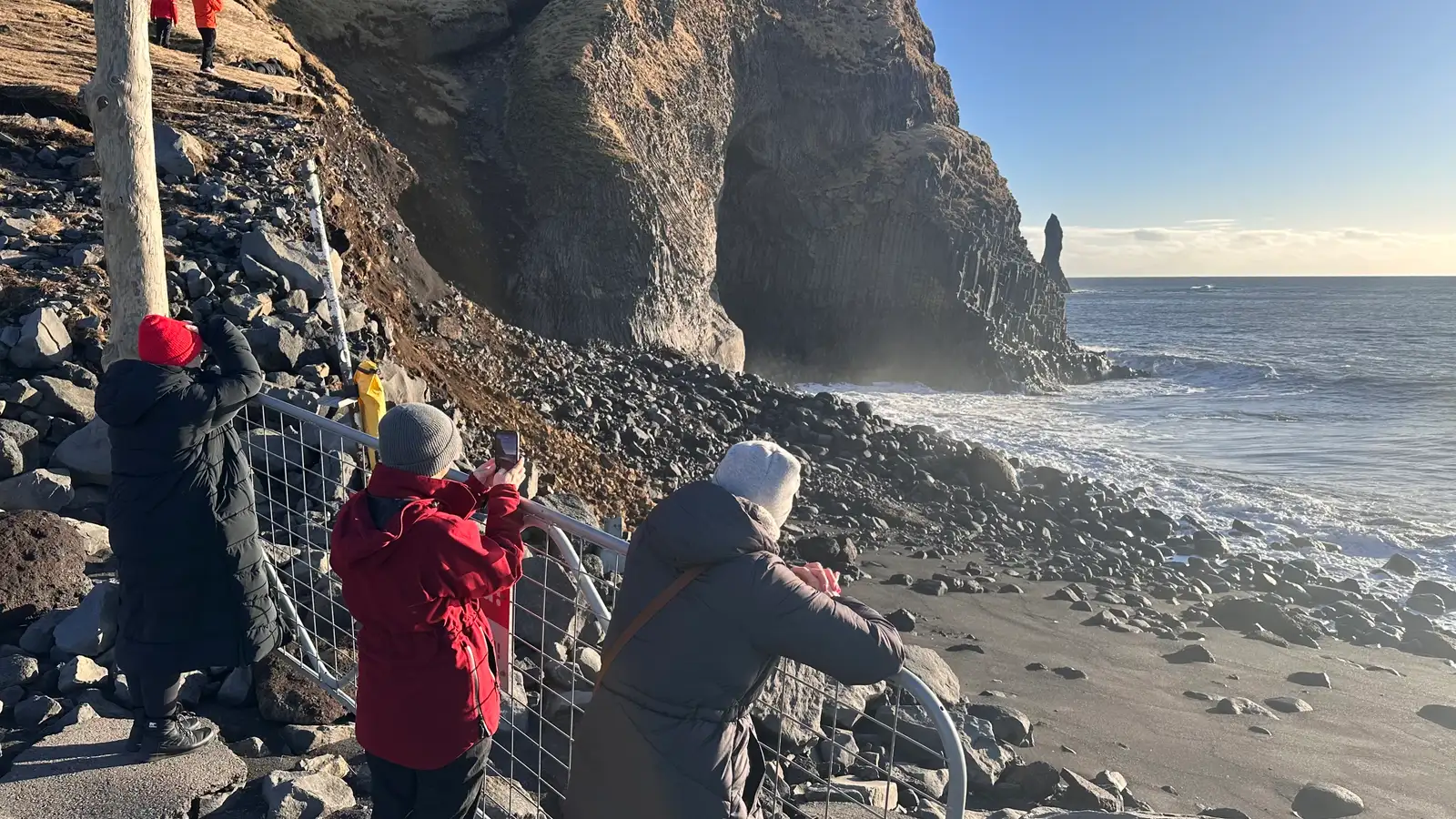 Óvenjulega mikið landrof í Reynisfjöru: „Þetta er það langmesta sem við höfum séð“