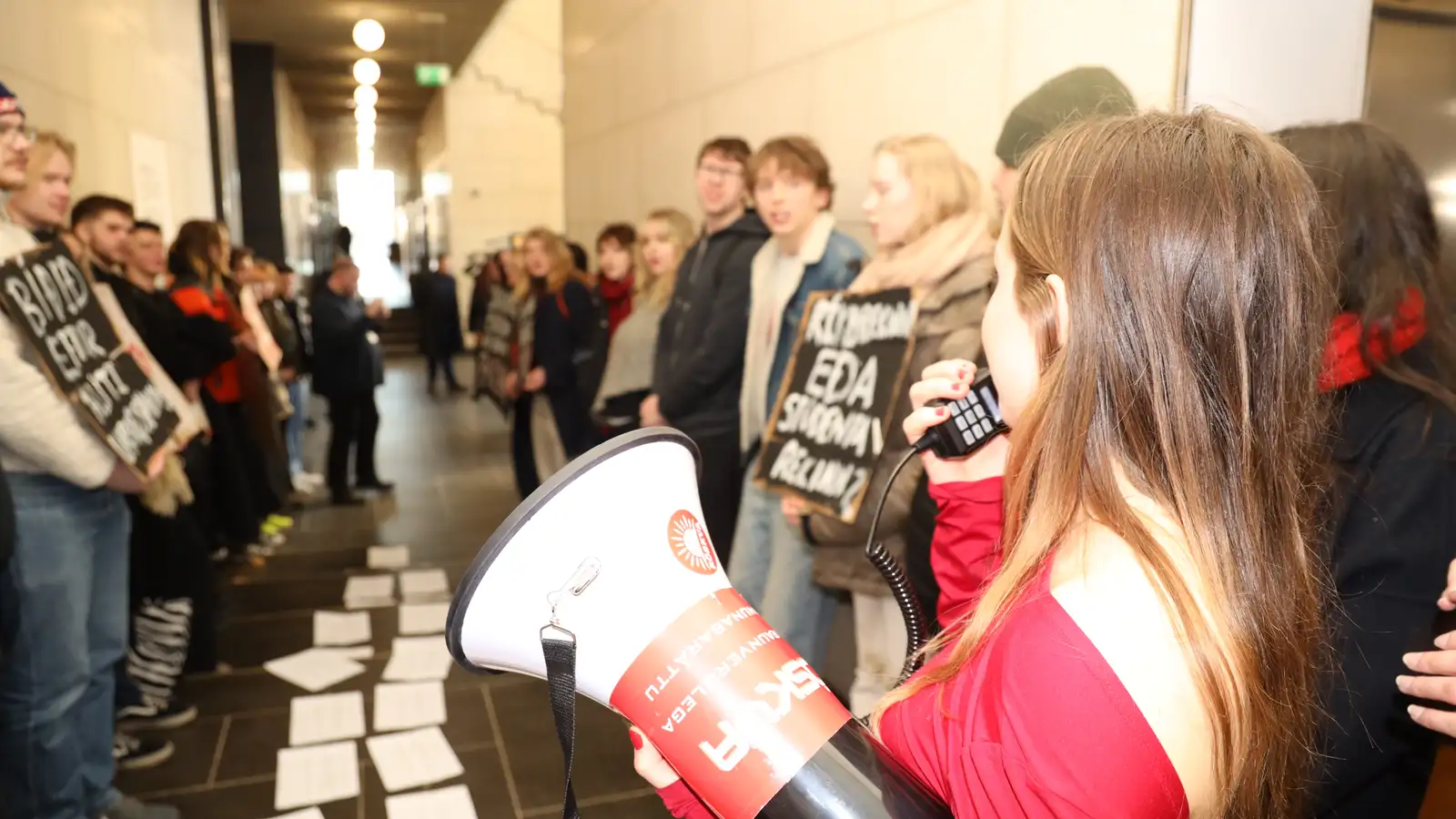 Nemendur mótmæltu hækkun skráningargjalda