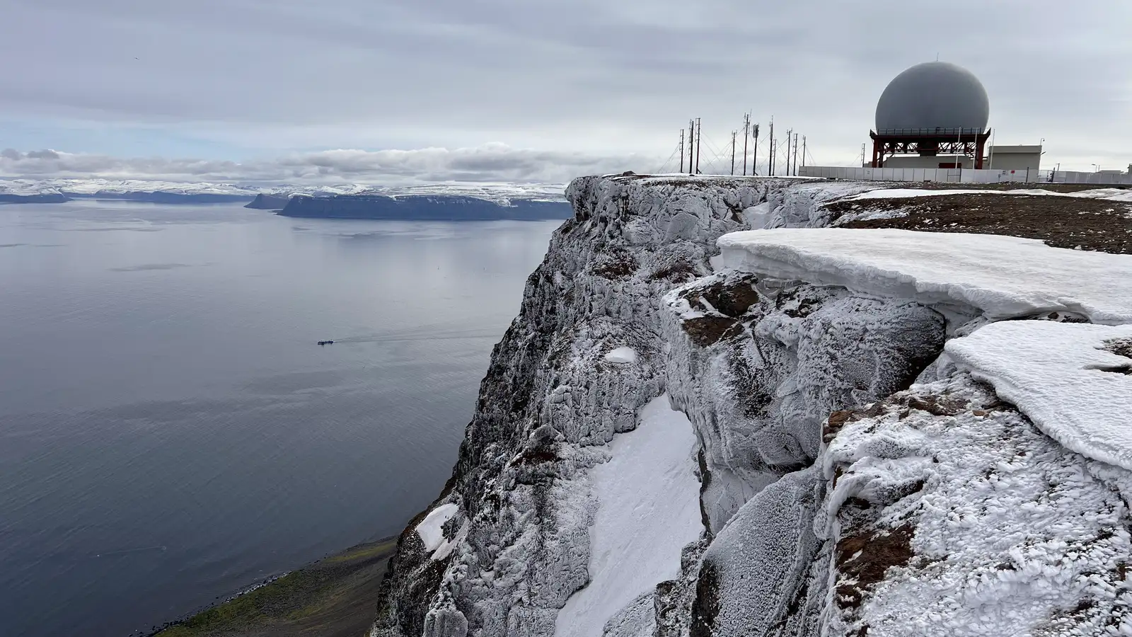 Sveitarfélagið tekur við rekstri vegarins um Bolafjall af utanríkisráðuneytinu