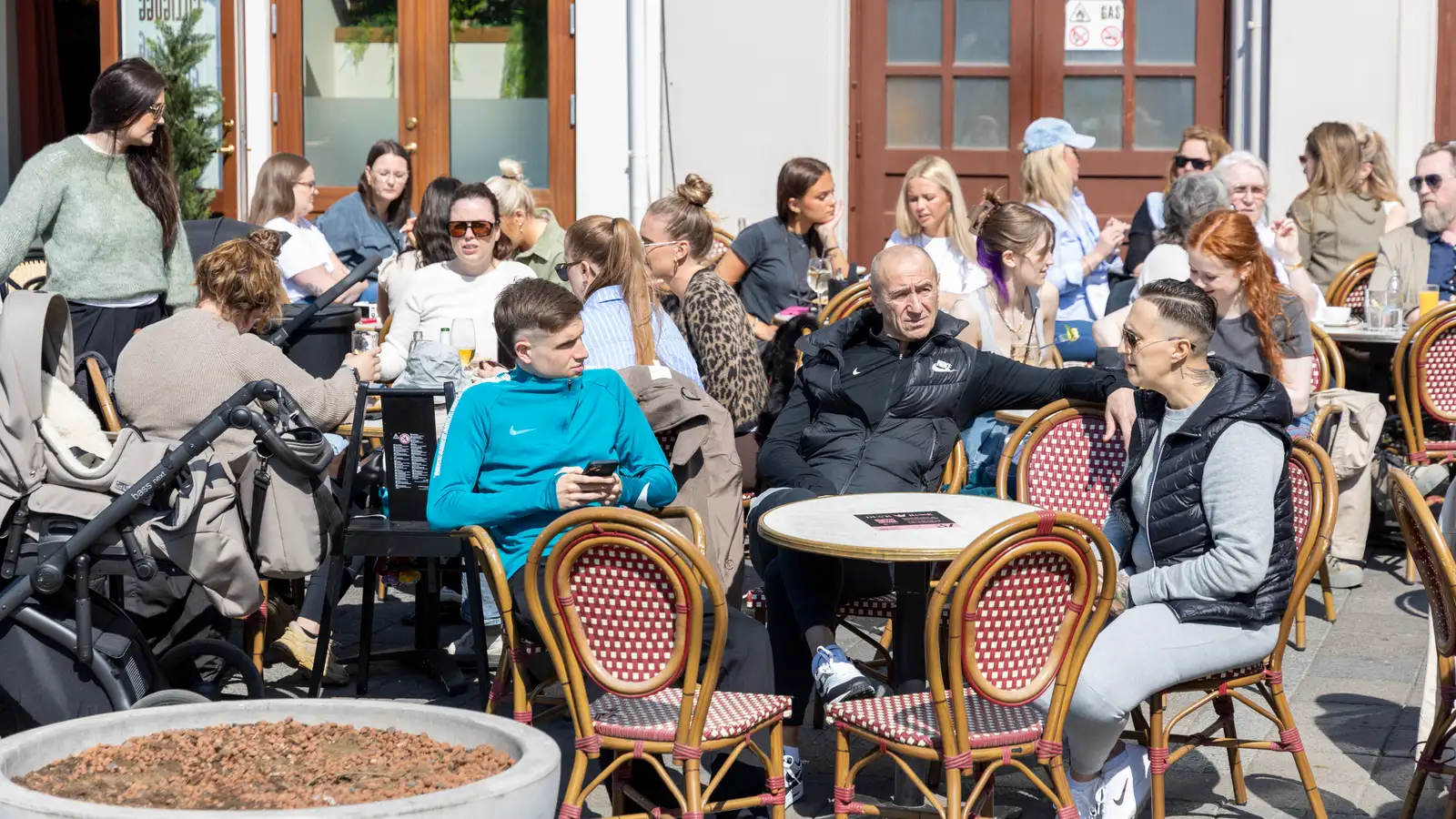 Vilja Íslendingar að innflytjendur læri íslensku?