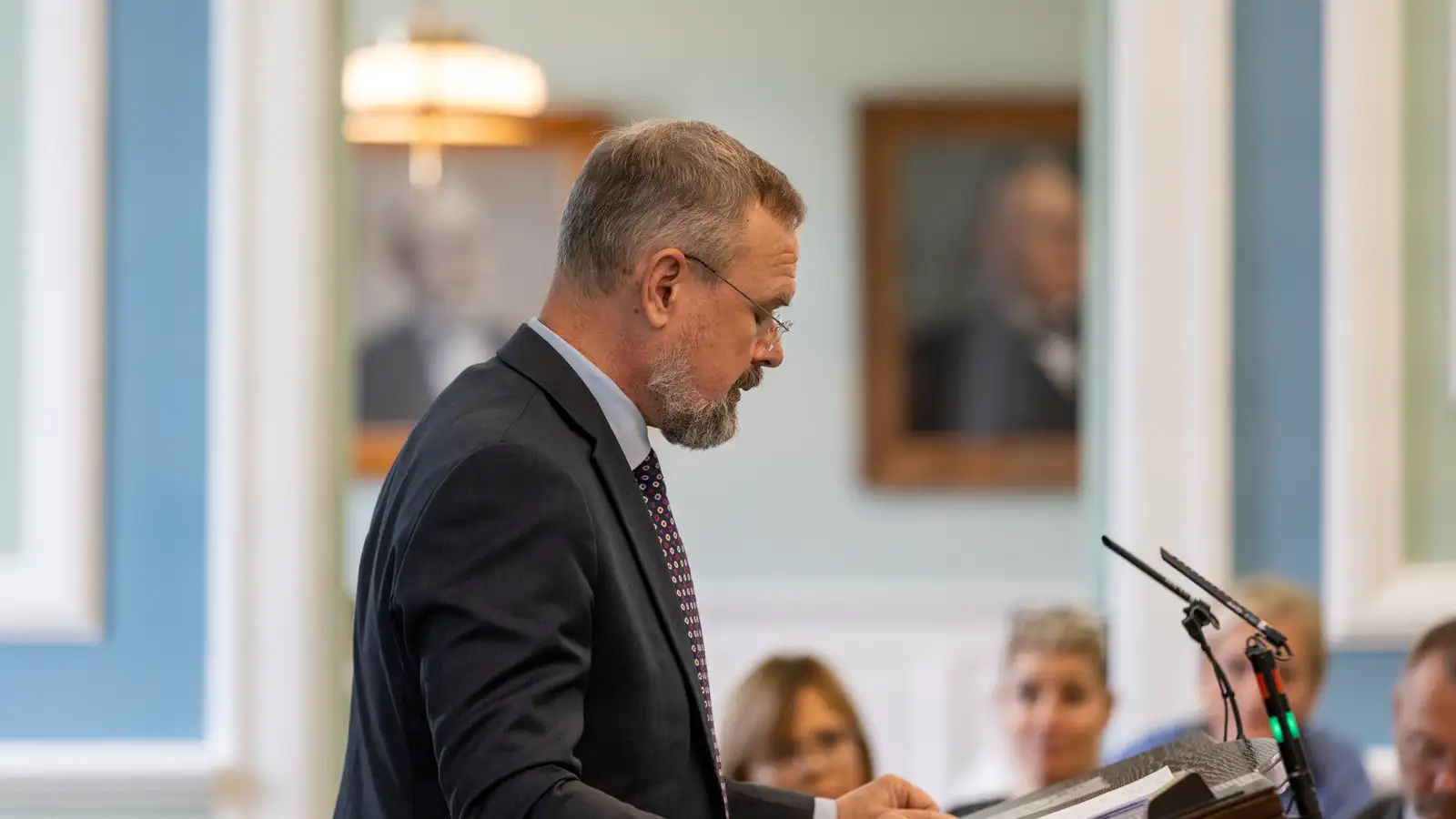 Eðlilegt að Seðlabankinn bíði og sjái hverju fleytir fram