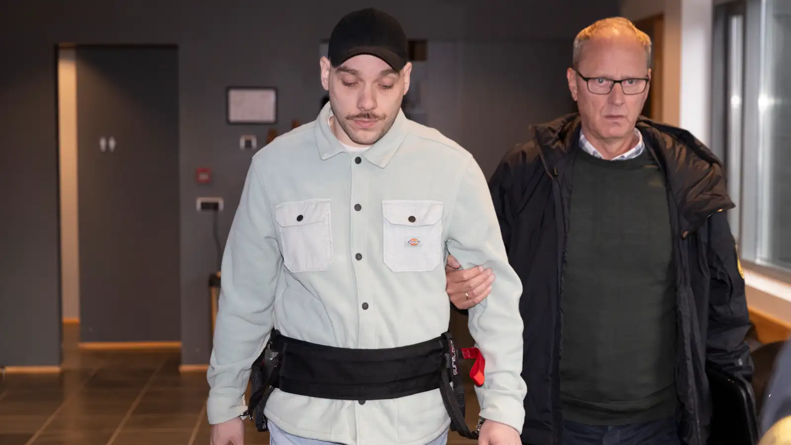 Skýrði blóð á vettvangi með opnum sárum á höndum er hann hjálpaði hinum látna í framkvæmdum