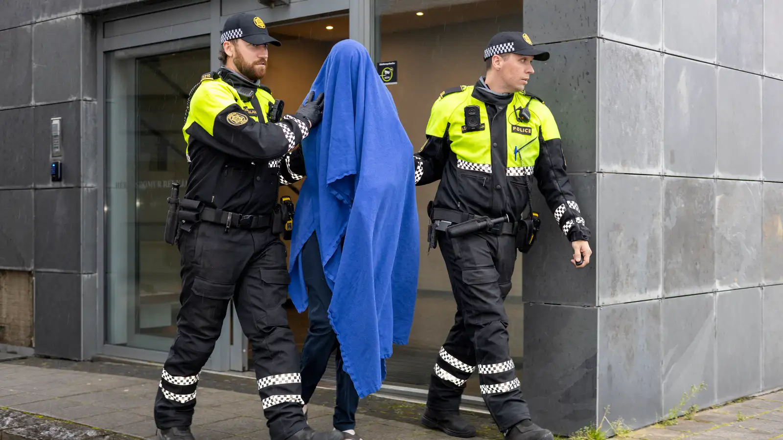 Lítil tengsl milli manns og konu sem hann veitti lífshættulega áverka