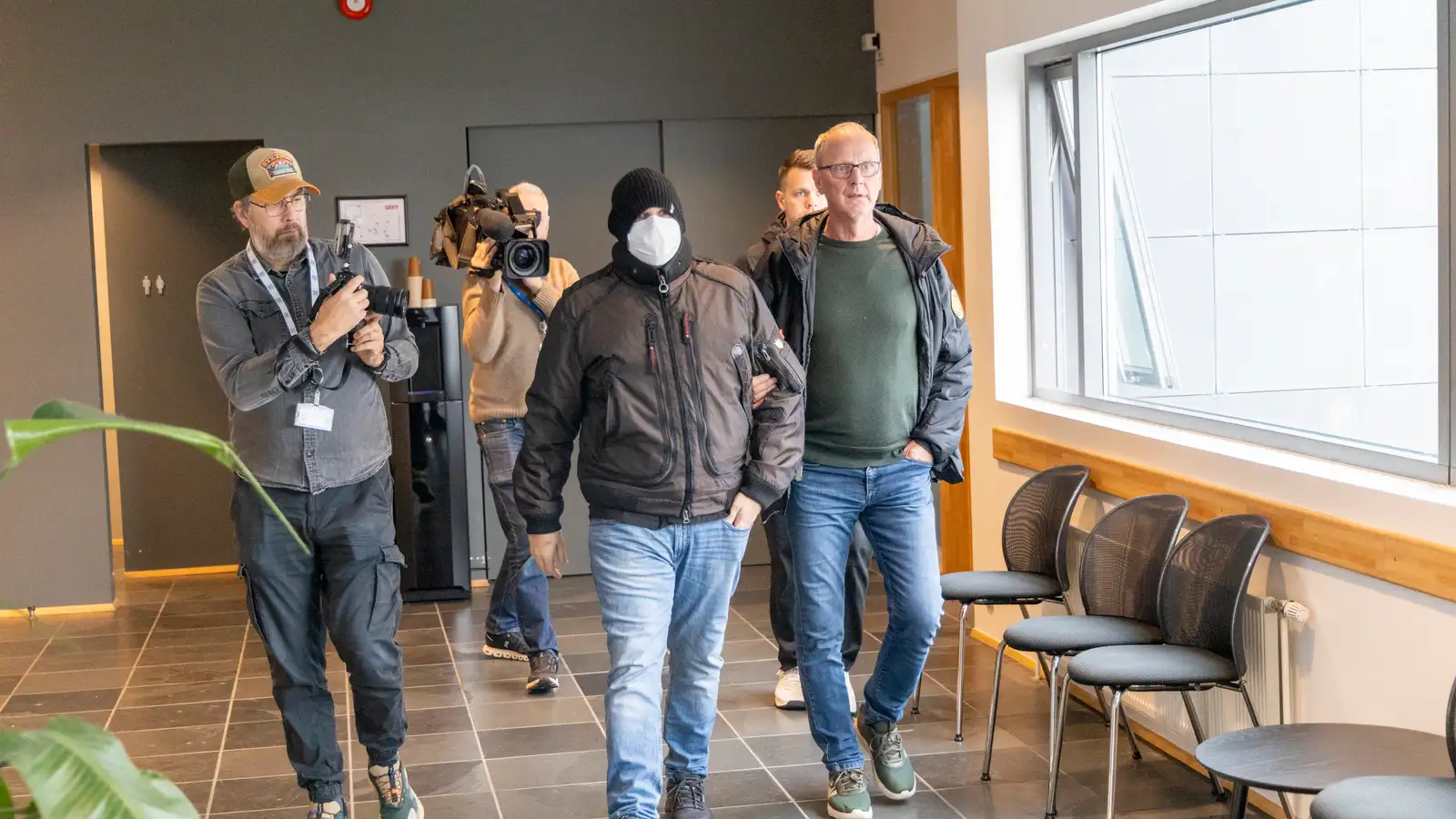 Allir níu neita sök í Straumsvíkurmálinu