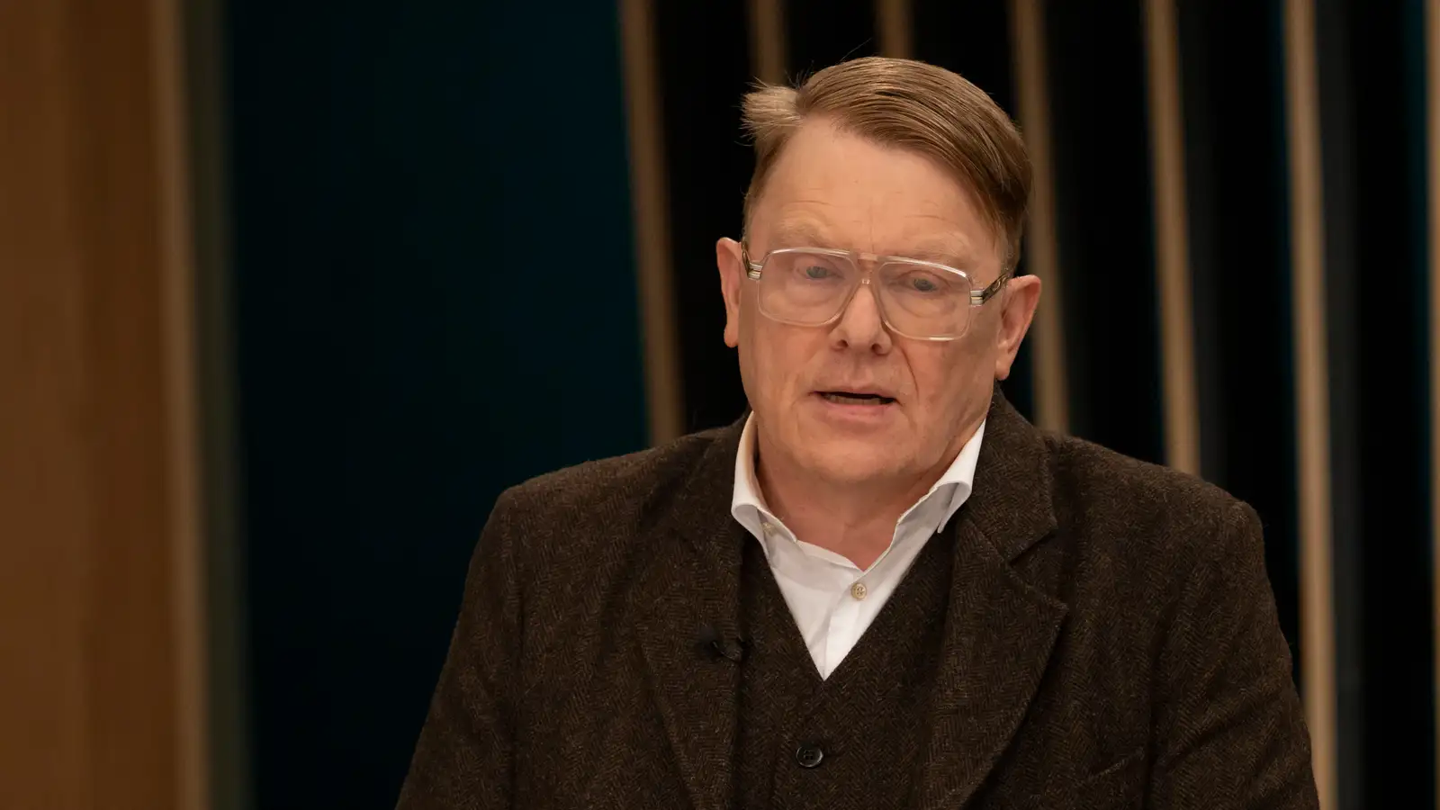 Jón Gnarr annar þingmaðurinn til að segja skilið við stjórnarflokkana