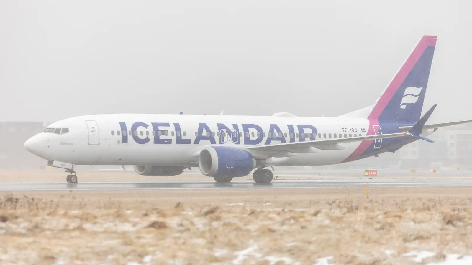 Innanlandsflugi aflýst en ferðum bætt við á morgun