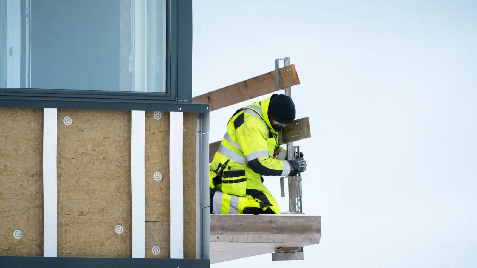 90 sagt upp í þremur hópuppsögnum