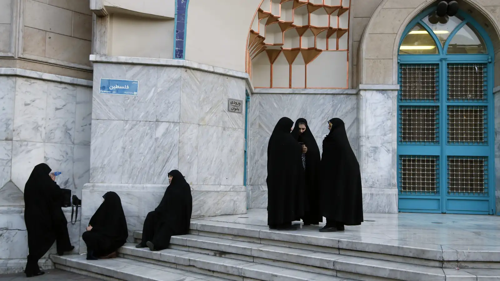 Klerkastjórnin heldur uppteknum hætti við aftökur andófsfólks og meintra njósnara