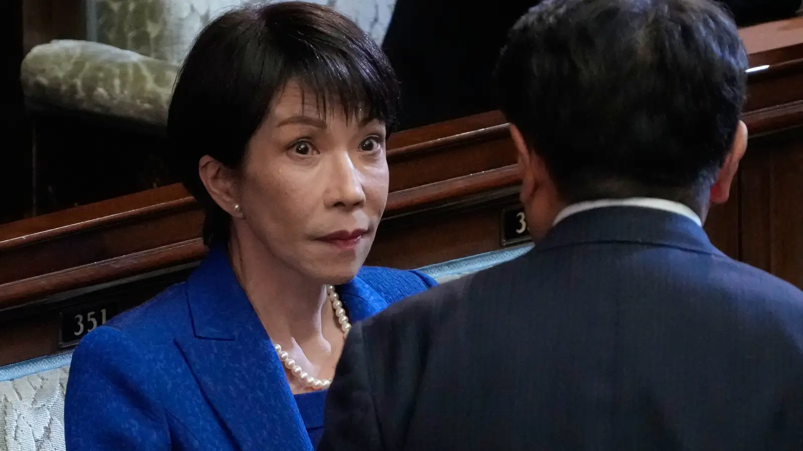 Járnfrúin í Japan slítur þingi og boðar til kosninga