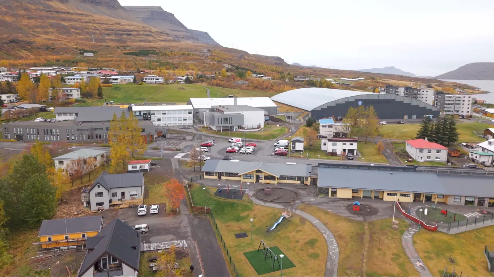 Brenna viðarperlur til að kynda „Klakahöllina“