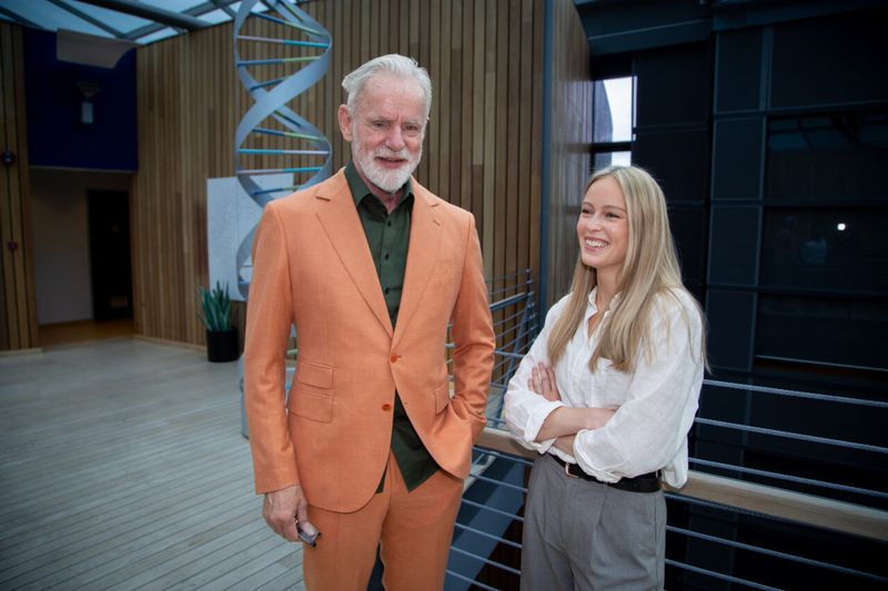 Kári Stefánsson, forstjóri Íslenskrar erfðagreiningar, og Ástrós Th. Skúladóttir, fyrsti höfundur rannsóknargreinar um erfðabreytileika sem auka áhættu á Parkinsons sjúkdómi.