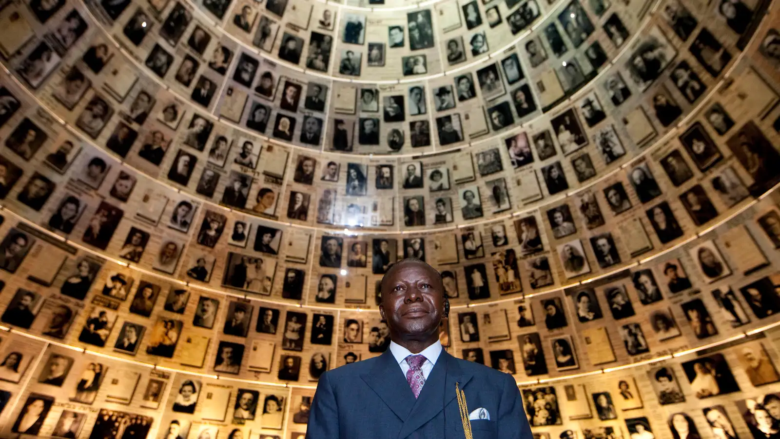 Konungi Asanti-þjóðarinnar afhent þjófstolin verðmæti