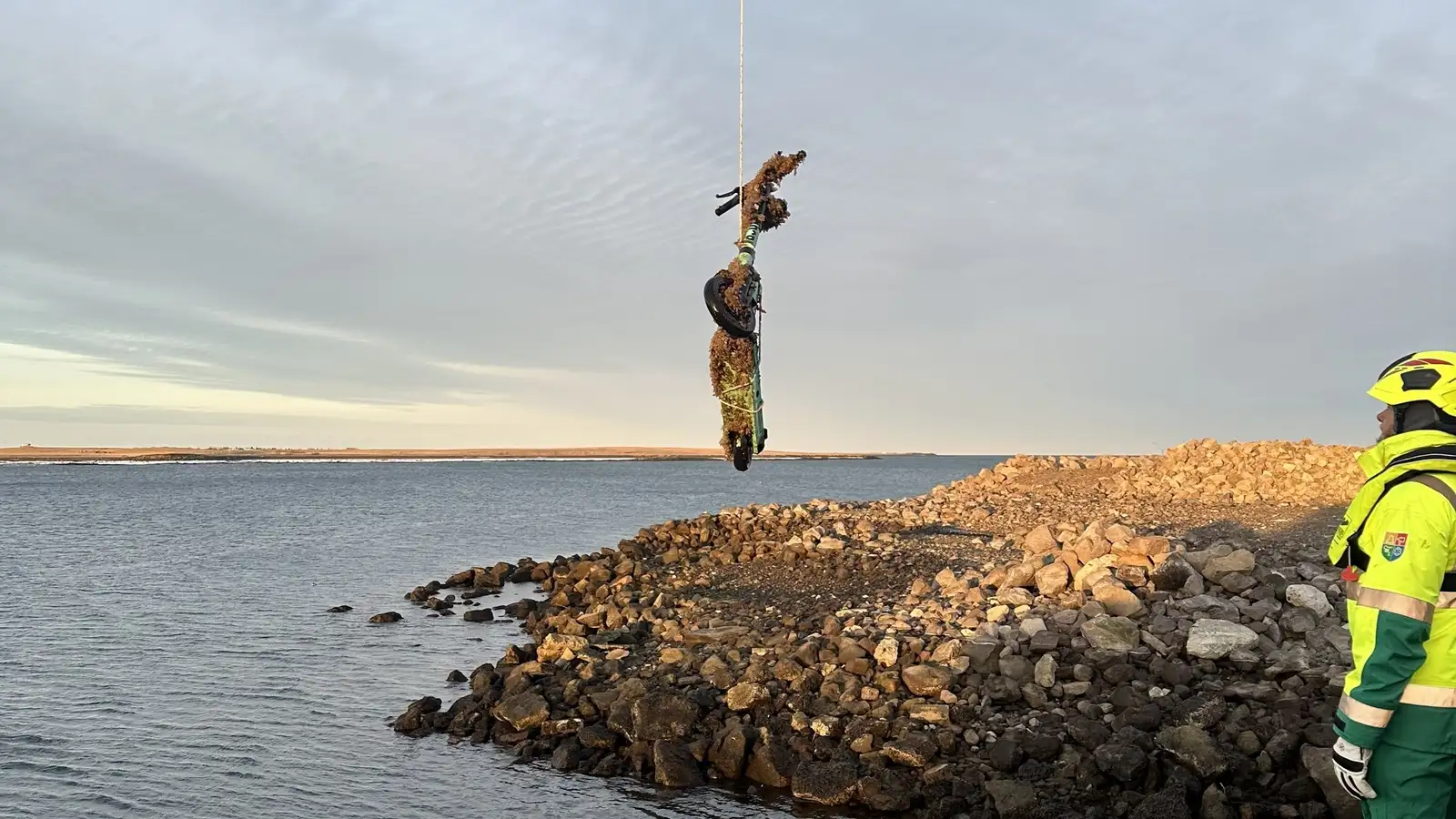 Fundu hopphjól við köfunaræfingu í höfninni