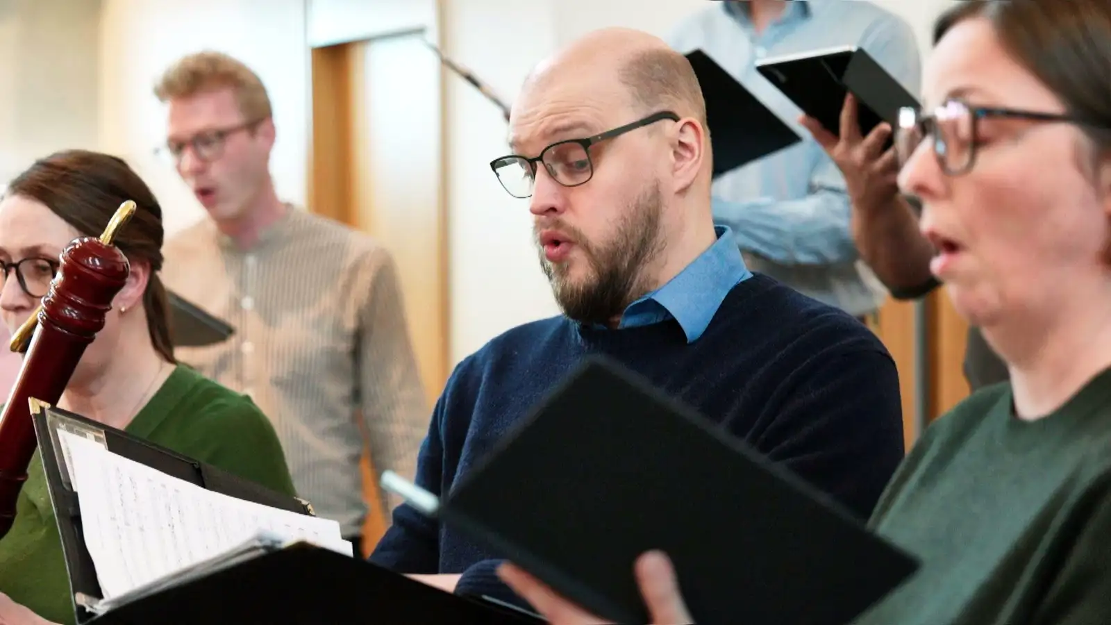 Konur sungu einnig gregorssöngva