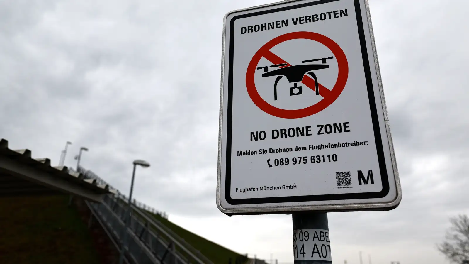 Flugvellinum í München lokað tímabundið vegna dróna