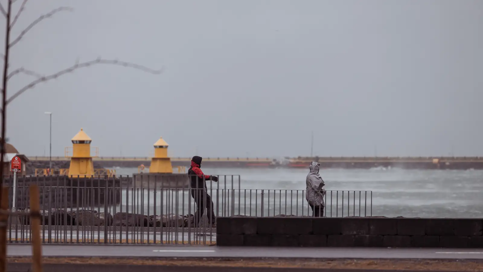 Mjög hvasst á Norður- og Austurlandi en hitamet gætu fallið