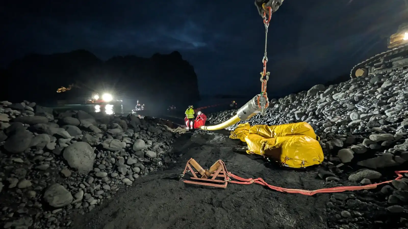 Tjónið á nýju lögninni rakið til mistaka um borð