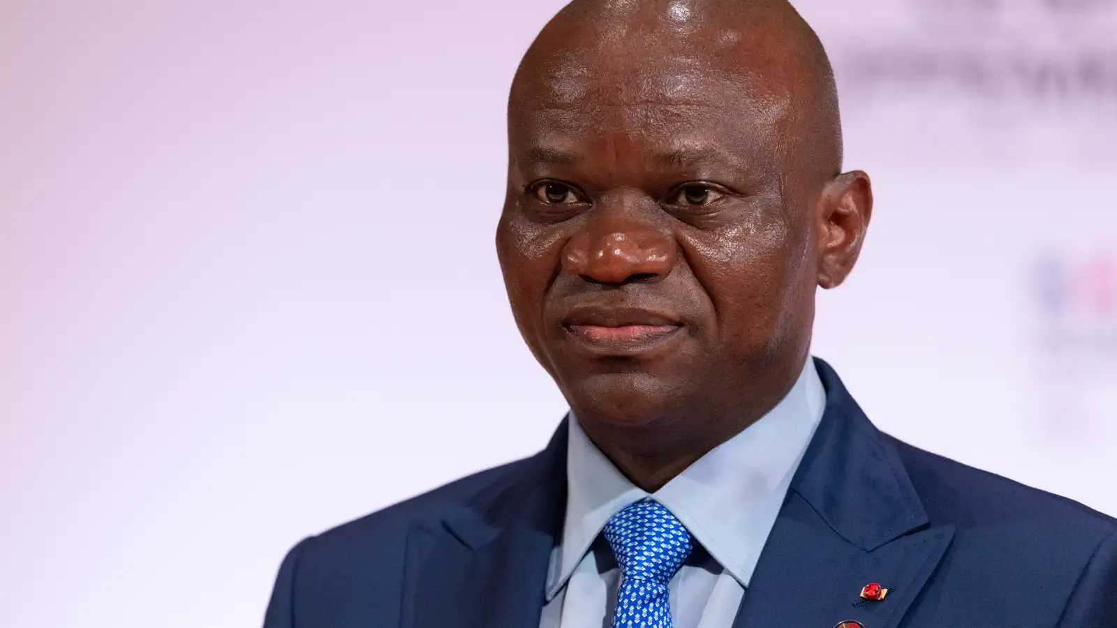 Samfélagsmiðlar bannaðir — sagðir grafa undan samheldni og stöðugleika