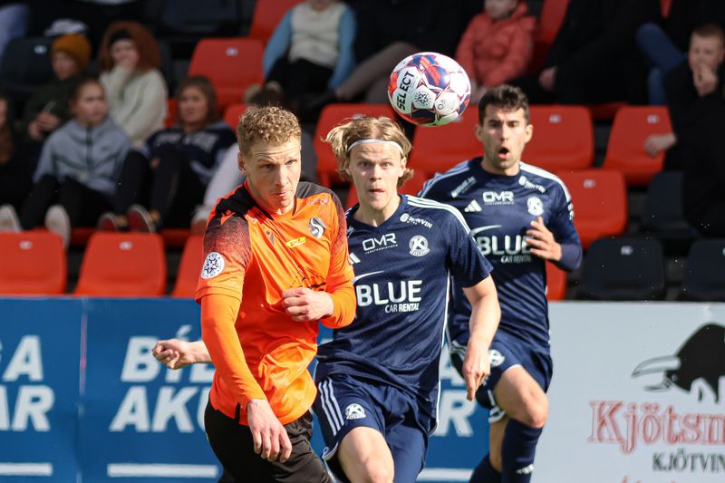 Orri Sveinn Stefánsson, leikmaður Fylkis, og Dagur Ingi Valsson, leikmaður Keflavíkur, í barráttunni í fyrstu umferð Bestu deildar karla 2023
