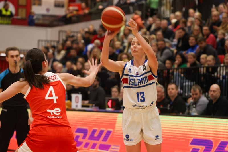 Svipmyndir úr leik Íslands og Tyrklands í undankeppni EM kvenna í körfubolta 2024. Leikið var á Ásvöllum 12.11.2023.