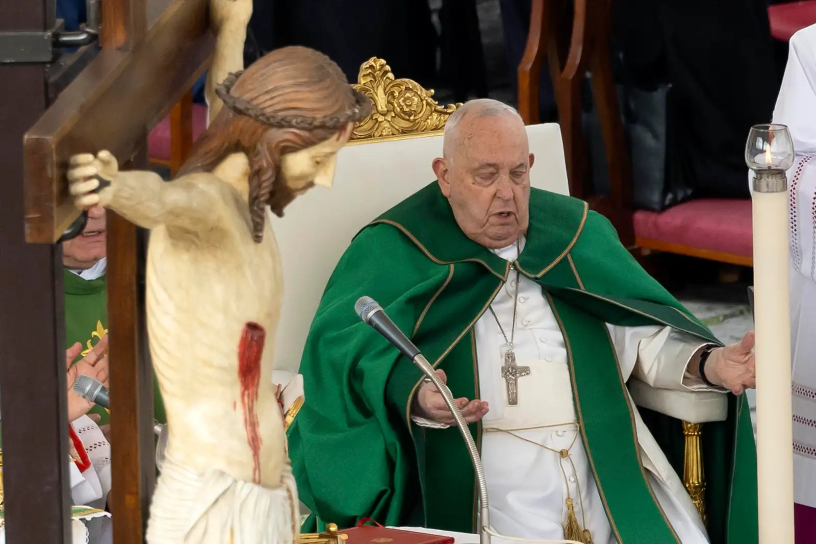 epa11884237 Pope Francis holds a mass for the Jubilee of the Armed Forces at Saint Peters' square in the Vatican City, 09 February 2025.  EPA-EFE/MASSIMO PERCOSSI