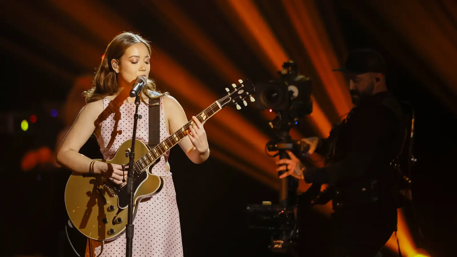 Gestir ferjaðir á stórtónleika íslenskrar stórstjörnu í Kórnum