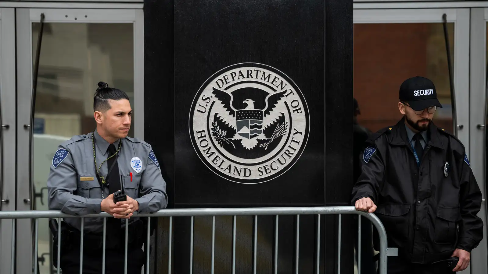 Stuðningsmaður innflytjendastefnu Trumps handtekinn af ICE