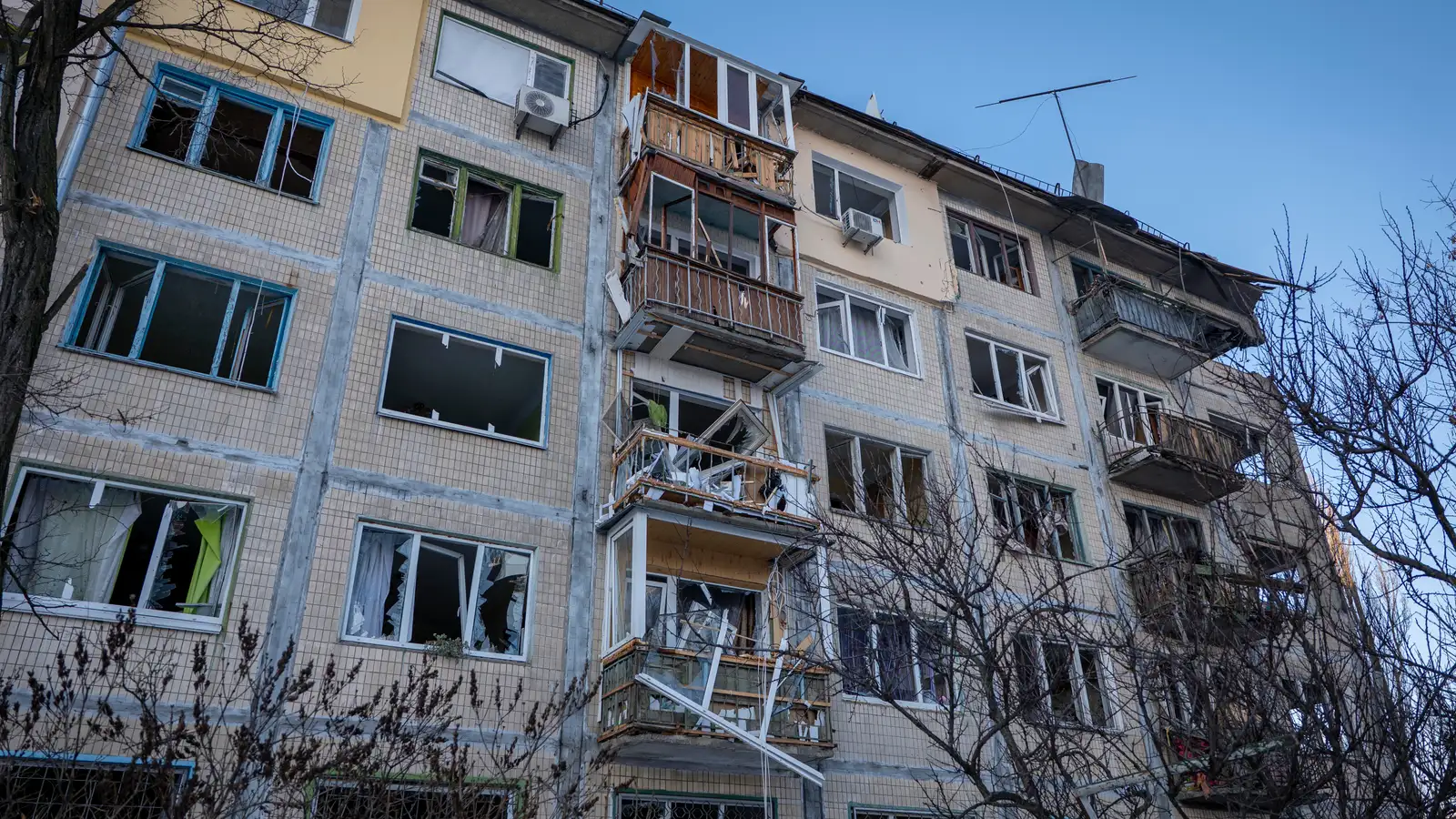 Umfangsmiklar árásir í aðdraganda viðræðna