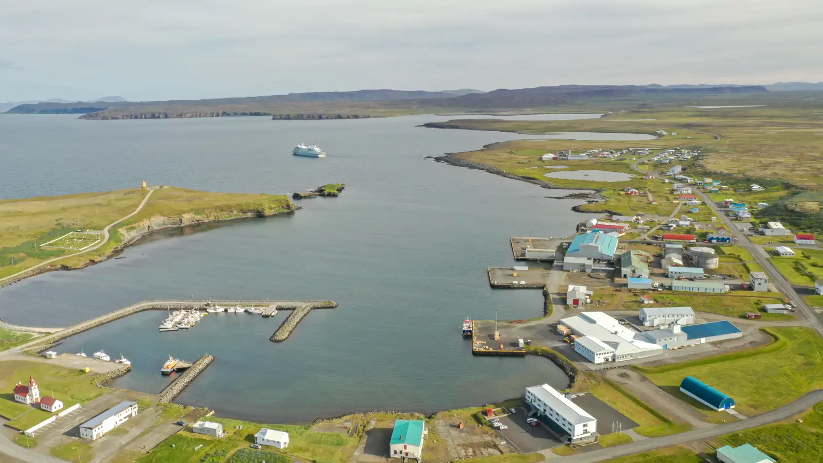 Allt að 16 stiga hiti norðaustan til