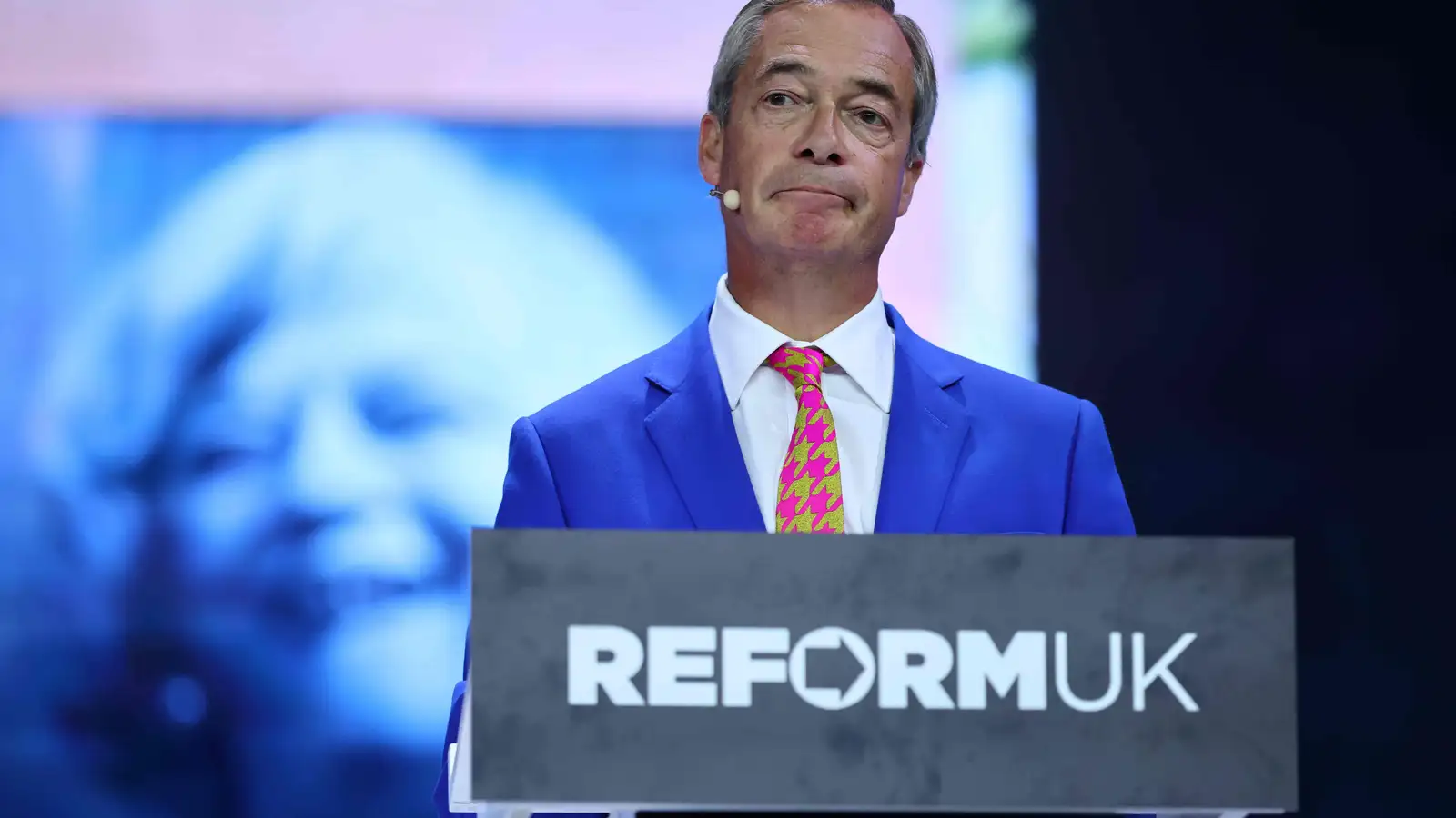 Grunaður morðingi Ann Widdecombe ákærður fyrir að skipuleggja hryðjuverk gegn Nigel Farage