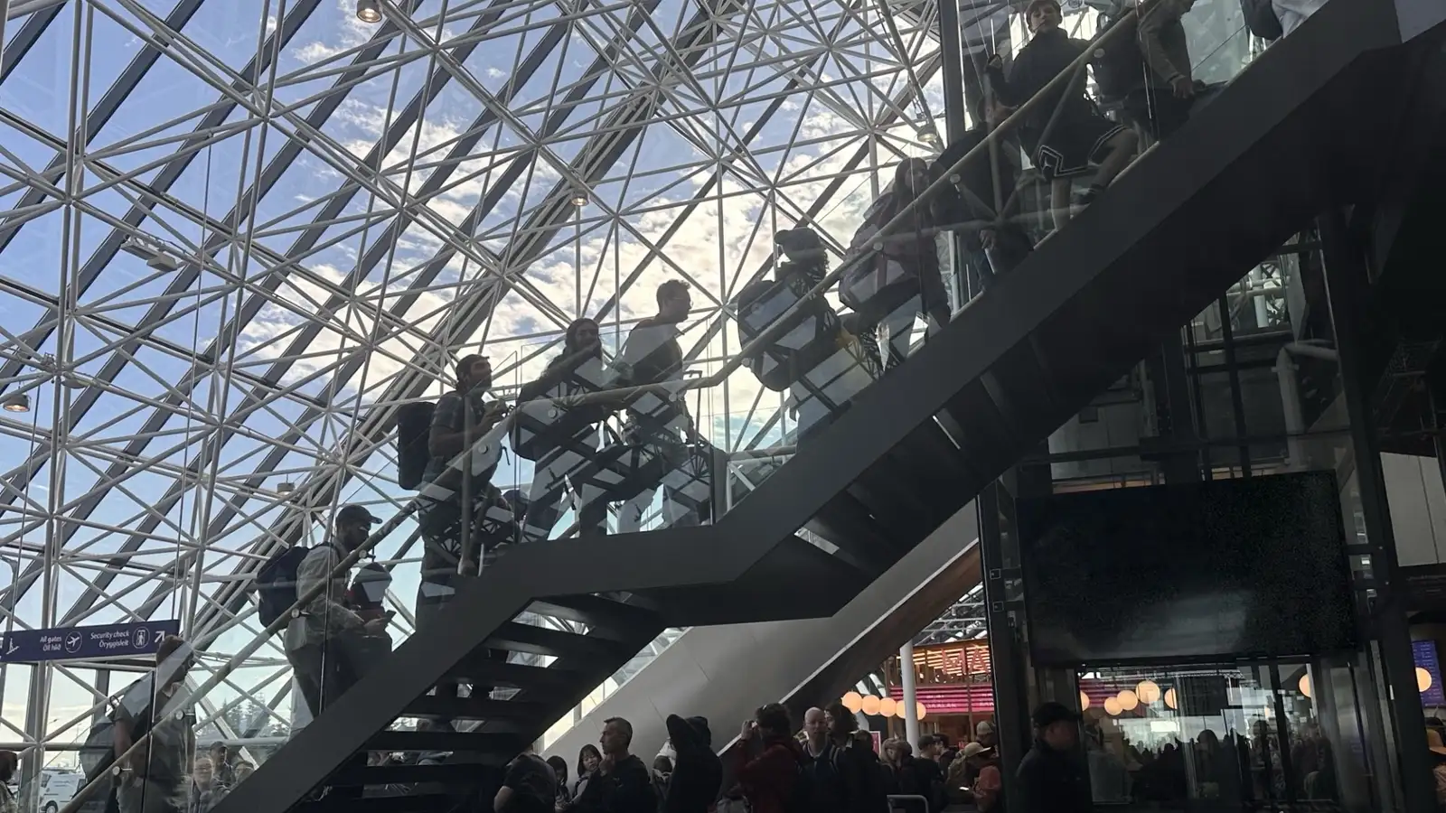 8.000 farþegar fyrir hádegi